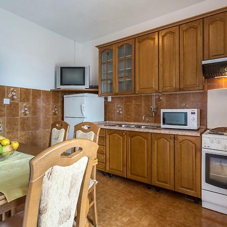 Apartmani Bezma Бол Екстер'єр фото